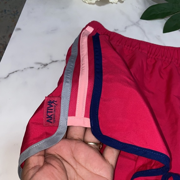 Adidas Women's AKTIV Against Cancer Shorts size Medium - Picture 14 of 16